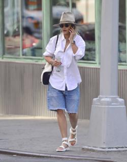 Rita Ora feet photo thumbnail