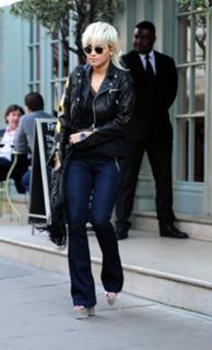 Rita Ora feet photo thumbnail