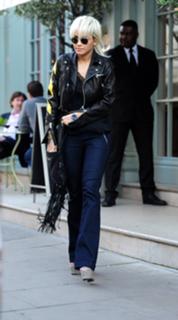 Rita Ora feet photo thumbnail