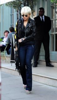 Rita Ora feet photo thumbnail