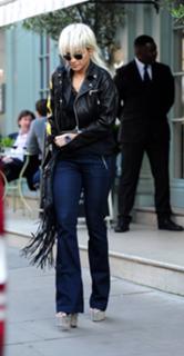 Rita Ora feet photo thumbnail