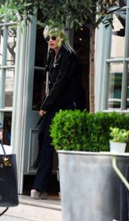 Rita Ora feet photo thumbnail