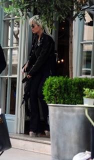 Rita Ora feet photo thumbnail