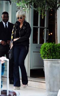 Rita Ora feet photo thumbnail