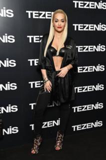 Rita Ora feet photo thumbnail