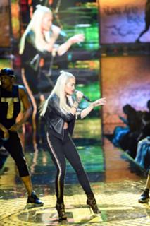 Rita Ora feet photo thumbnail