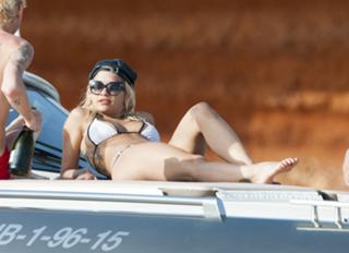 Rita Ora feet photo thumbnail