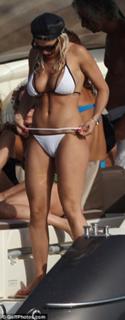 Rita Ora feet photo thumbnail