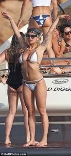 Rita Ora feet photo thumbnail