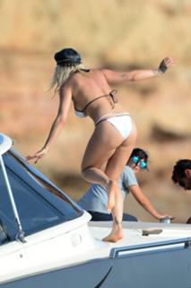 Rita Ora feet photo thumbnail