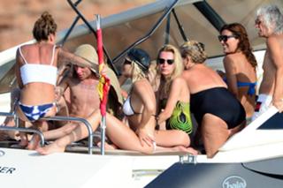 Rita Ora feet photo thumbnail