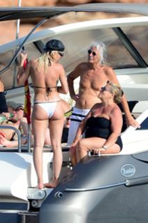 Rita Ora feet photo thumbnail