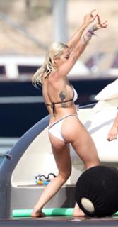 Rita Ora feet photo thumbnail