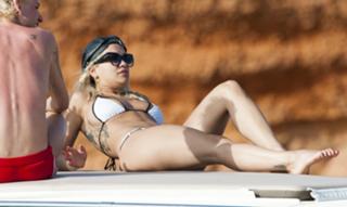 Rita Ora feet photo thumbnail