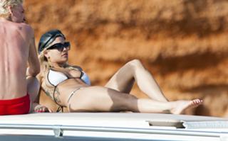 Rita Ora feet photo thumbnail