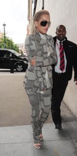 Rita Ora feet photo thumbnail