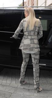 Rita Ora feet photo thumbnail