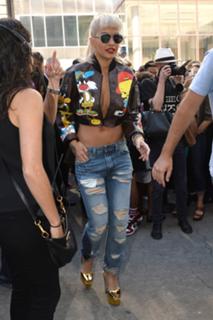 Rita Ora feet photo thumbnail