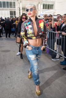 Rita Ora feet photo thumbnail