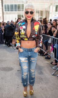 Rita Ora feet photo thumbnail