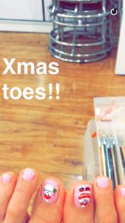 Rita Ora feet photo thumbnail