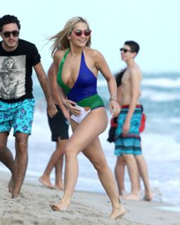 Rita Ora feet photo thumbnail