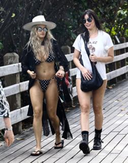 Rita Ora feet photo thumbnail