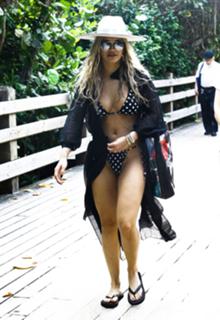 Rita Ora feet photo thumbnail