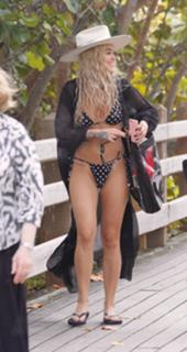 Rita Ora feet photo thumbnail