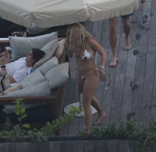 Rita Ora feet photo thumbnail