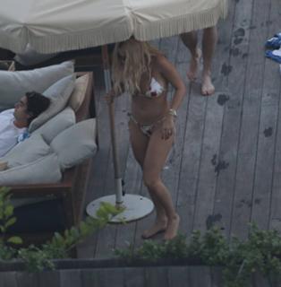 Rita Ora feet photo thumbnail