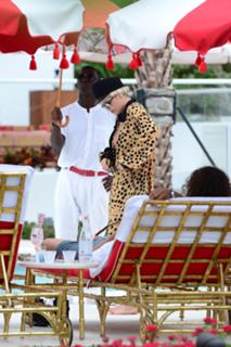 Rita Ora feet photo thumbnail