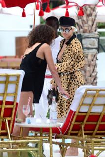Rita Ora feet photo thumbnail