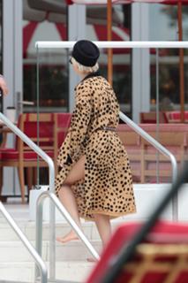 Rita Ora feet photo thumbnail
