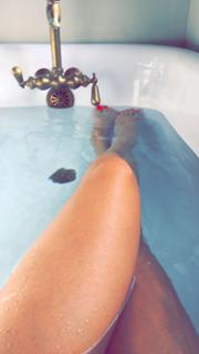 Rita Ora feet photo thumbnail