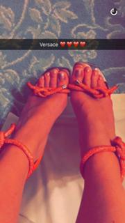 Rita Ora feet photo thumbnail