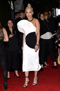 Rita Ora feet photo thumbnail