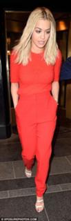 Rita Ora feet photo thumbnail