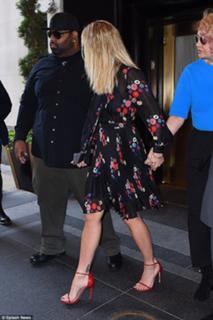 Rita Ora feet photo thumbnail