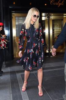 Rita Ora feet photo thumbnail