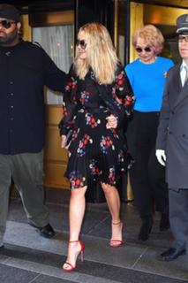 Rita Ora feet photo thumbnail