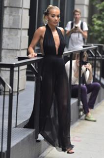 Rita Ora feet photo thumbnail