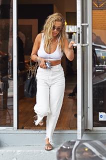 Rita Ora feet photo thumbnail
