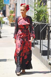 Rita Ora feet photo thumbnail