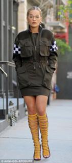 Rita Ora feet photo thumbnail