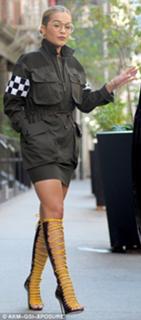 Rita Ora feet photo thumbnail