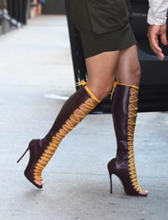 Rita Ora feet photo thumbnail