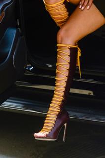 Rita Ora feet photo thumbnail