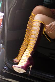 Rita Ora feet photo thumbnail