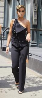 Rita Ora feet photo thumbnail